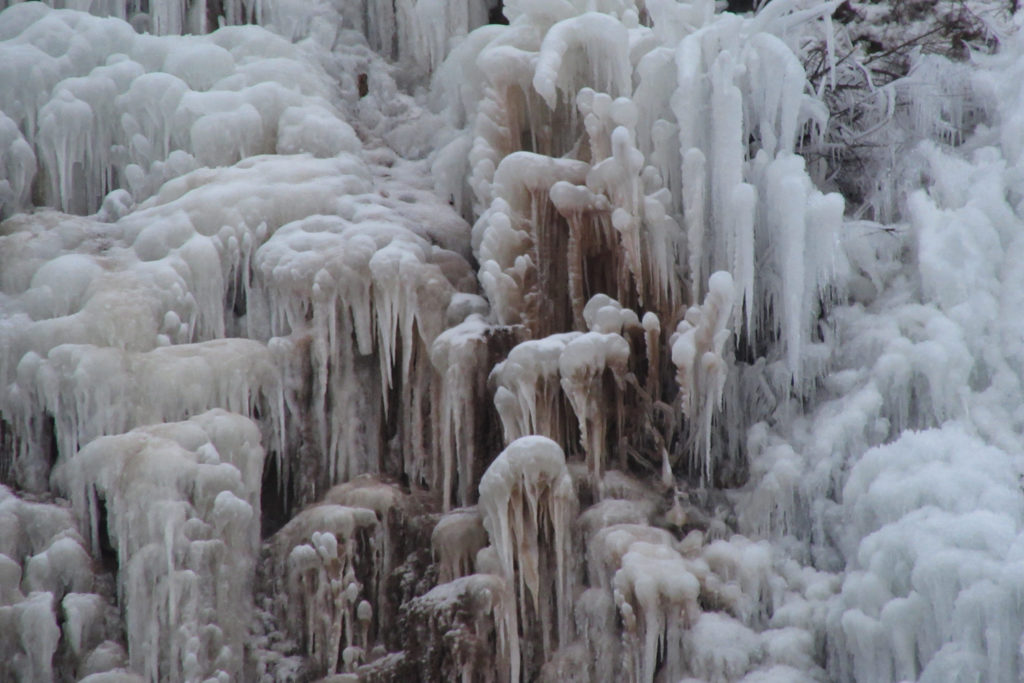 Lodospad, Lodowe formy na skale