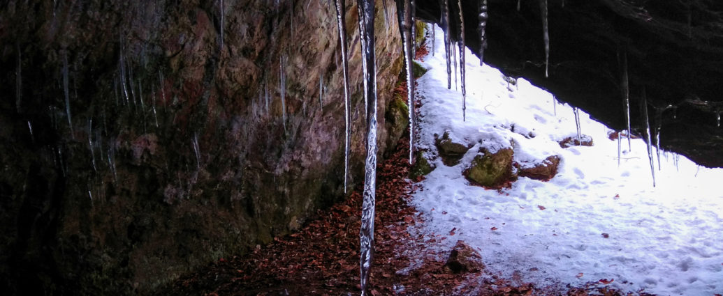 Lodowy kieł. Stalaktyt Piekło Skibskie Chęciny