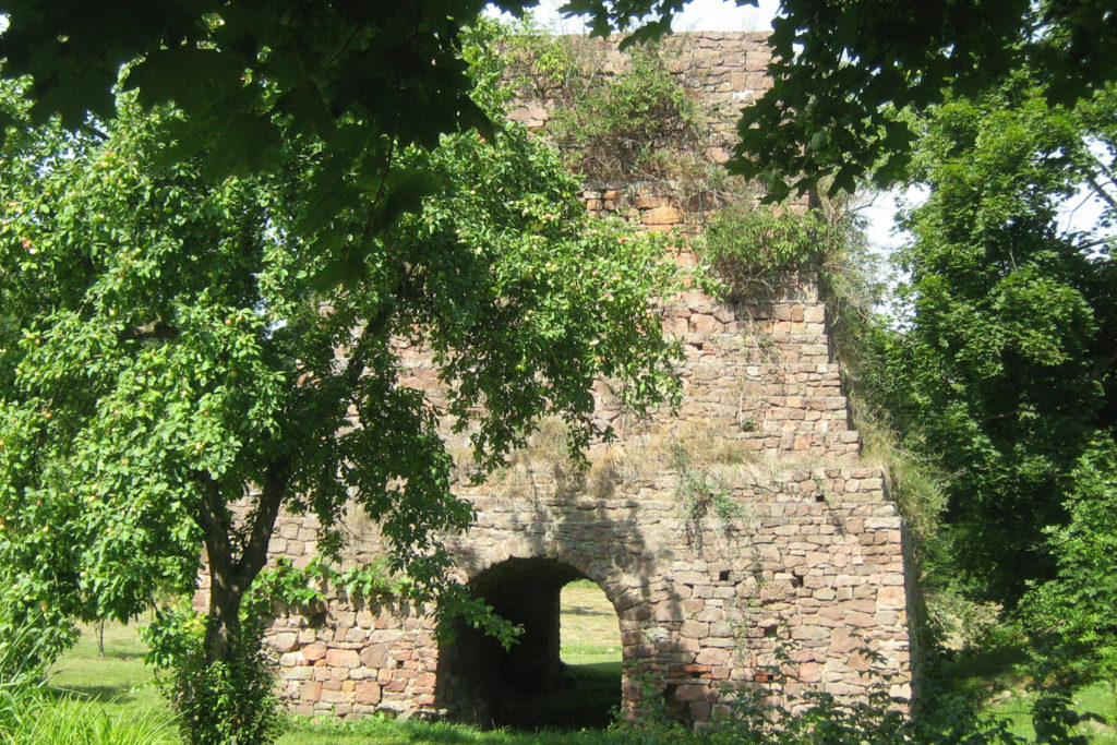 Ruiny wielkiego pieca, Kuźniaki, Świętokrzyskie