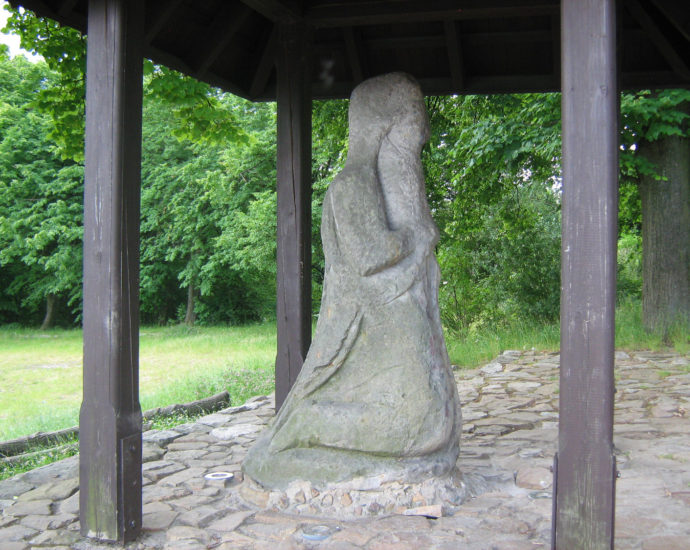 Pielgrzym - rzeźba w Nowej Słupi