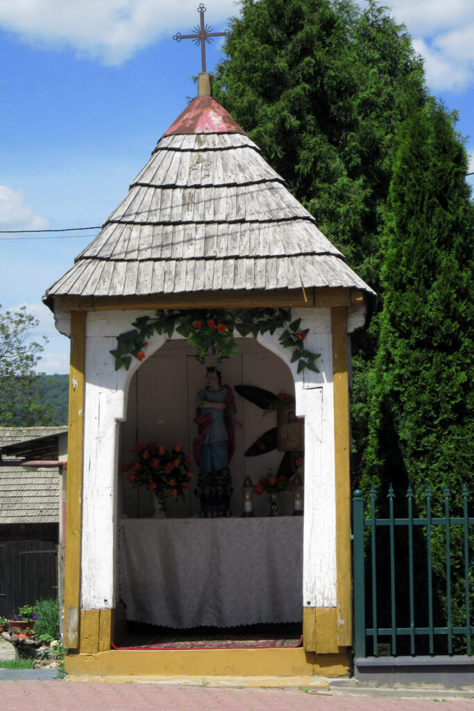 Kapliczka drewniana