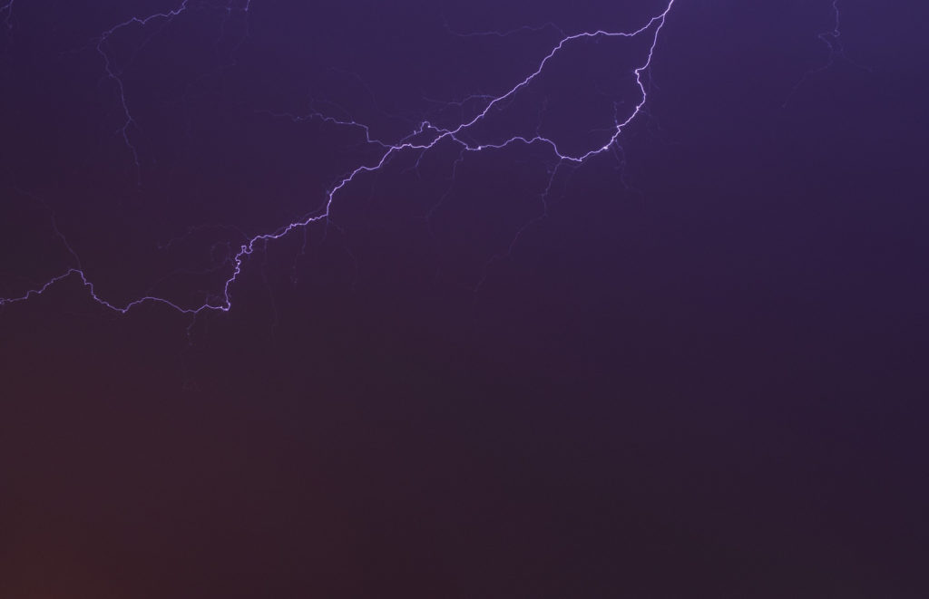 Błyskawica na niebie