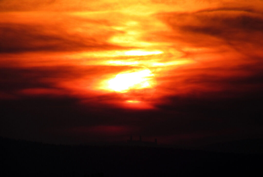 Zachód słońca nad zamkiem w Chęcinach